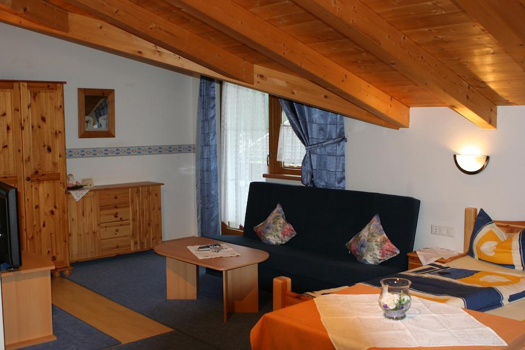 Haus Hildegard Hotel Neustift im Stubaital Ruang foto