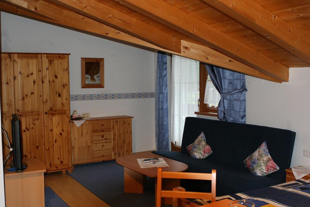 Haus Hildegard Hotel Neustift im Stubaital Ruang foto