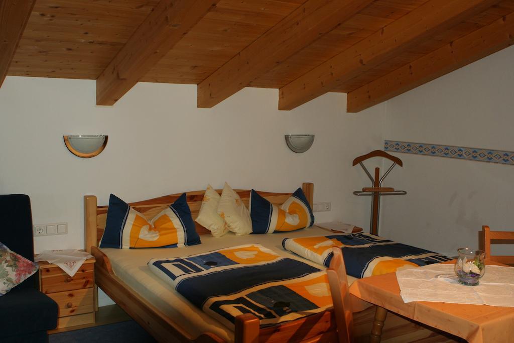 Haus Hildegard Hotel Neustift im Stubaital Ruang foto