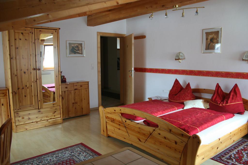 Haus Hildegard Hotel Neustift im Stubaital Ruang foto