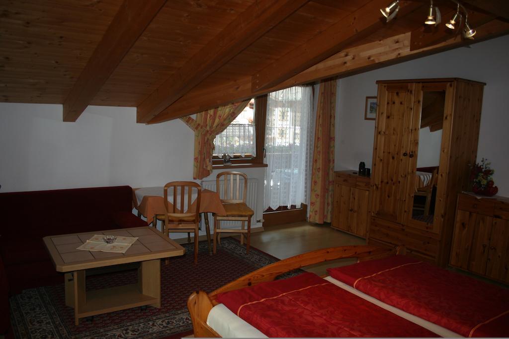 Haus Hildegard Hotel Neustift im Stubaital Ruang foto