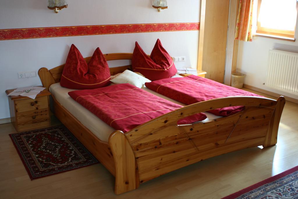 Haus Hildegard Hotel Neustift im Stubaital Ruang foto